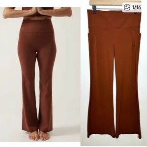 Athleta Salutation Stash Flare Pants Mahogany Brown Medium Sport Gym Yoga Large